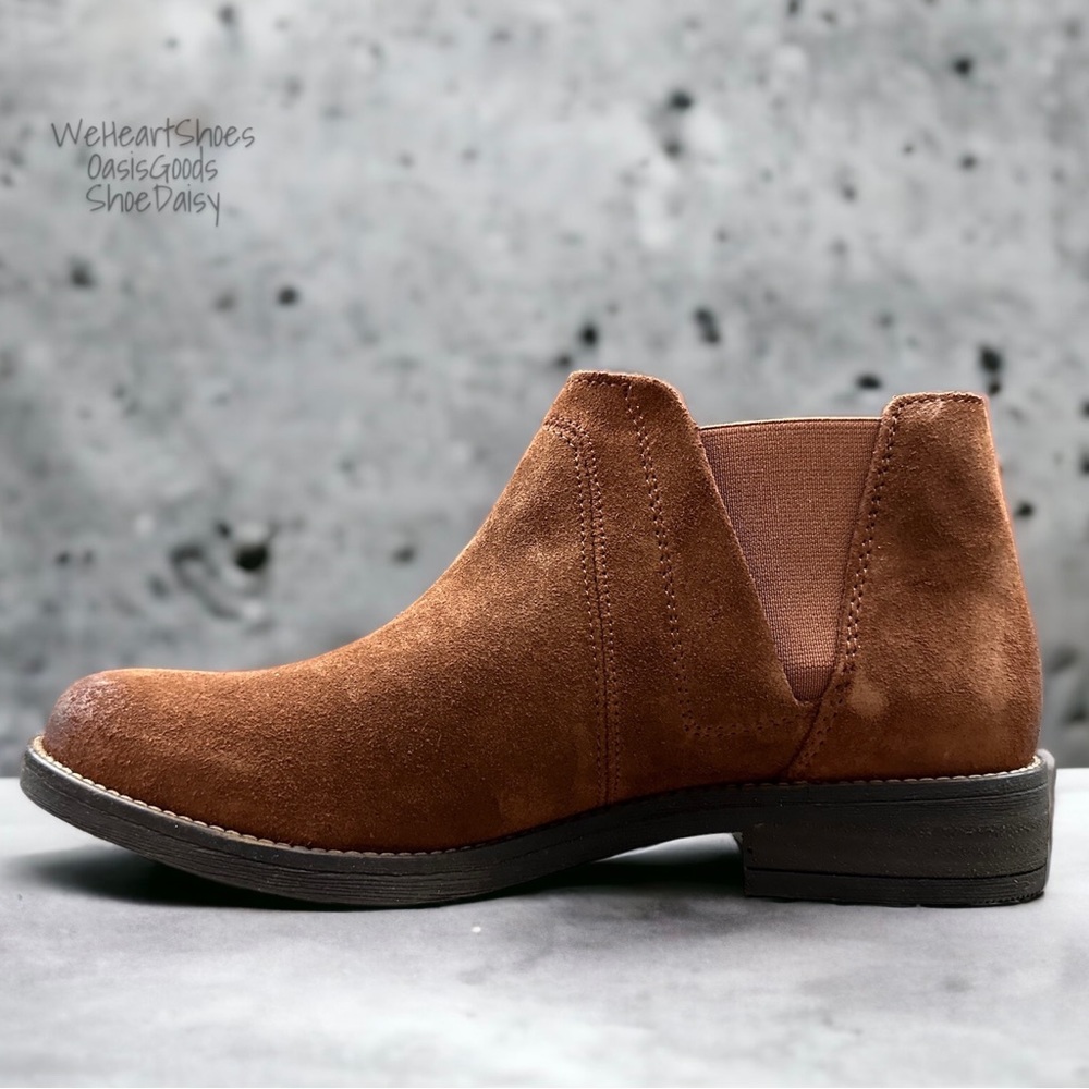NIB Clarks Demi Beat Slip On Ankle Boots Booties Tan Brown Suede 8.5M 39.5 - Picture 5 of 12
